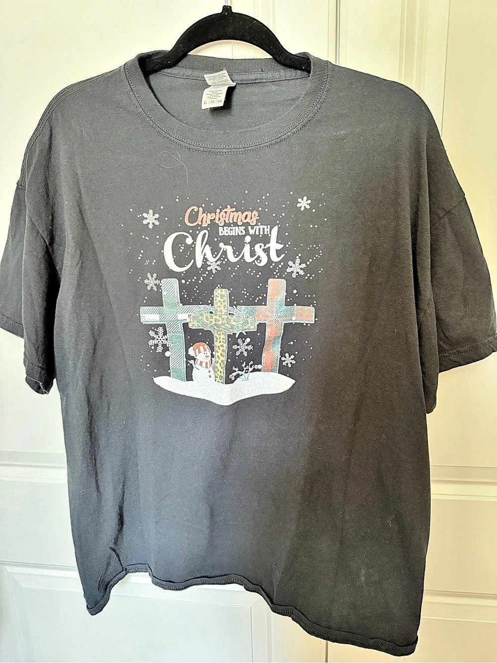 Gildan Heavy Cotton T-Shirt - Christmas Begins With Christ Graphic Christmas